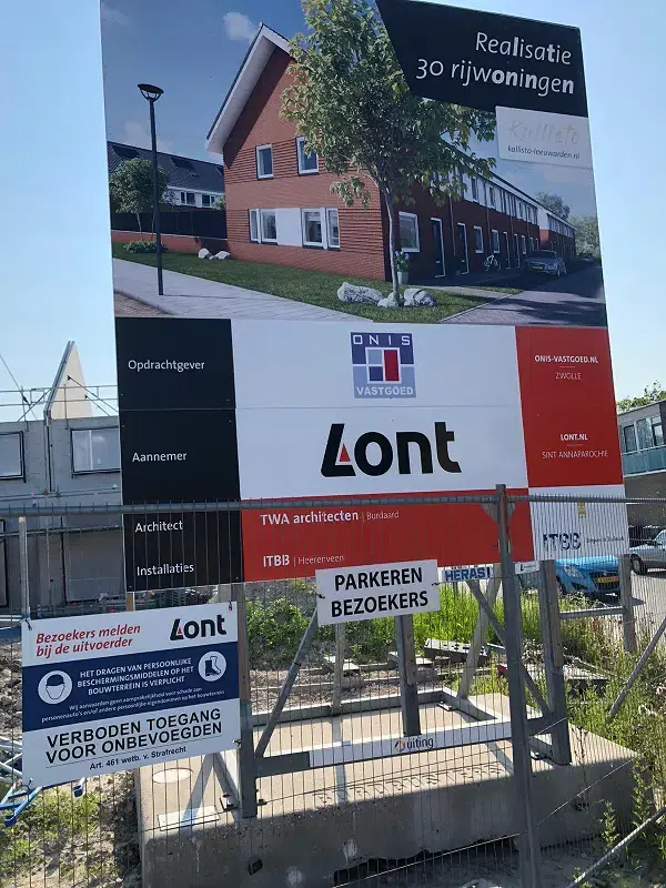 Bord-realisatie-rijwoningen.jpg[1]
